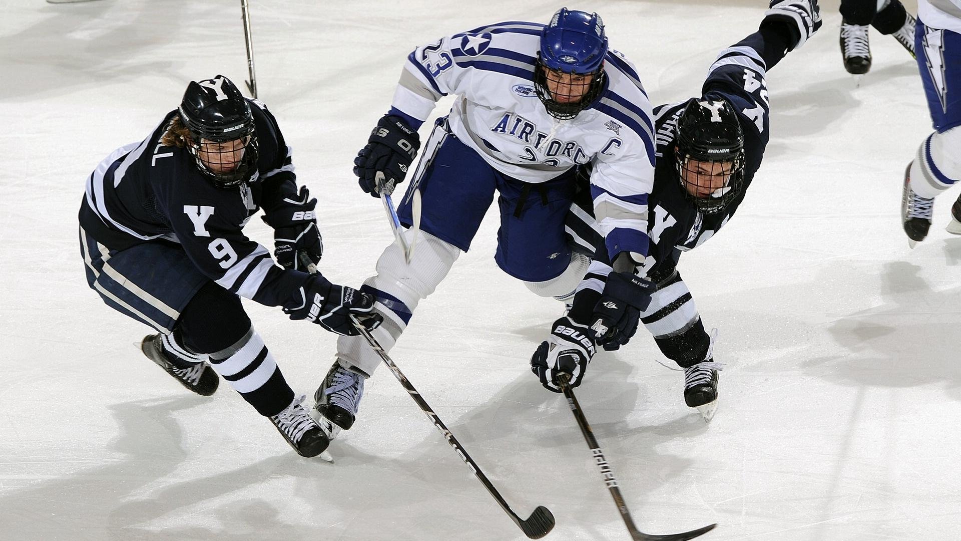 球场“姐妹花”——巾帼不让须眉的欧冠女将风采,欧冠女子